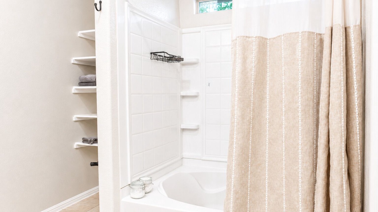 Photo of Bathroom in Crowley