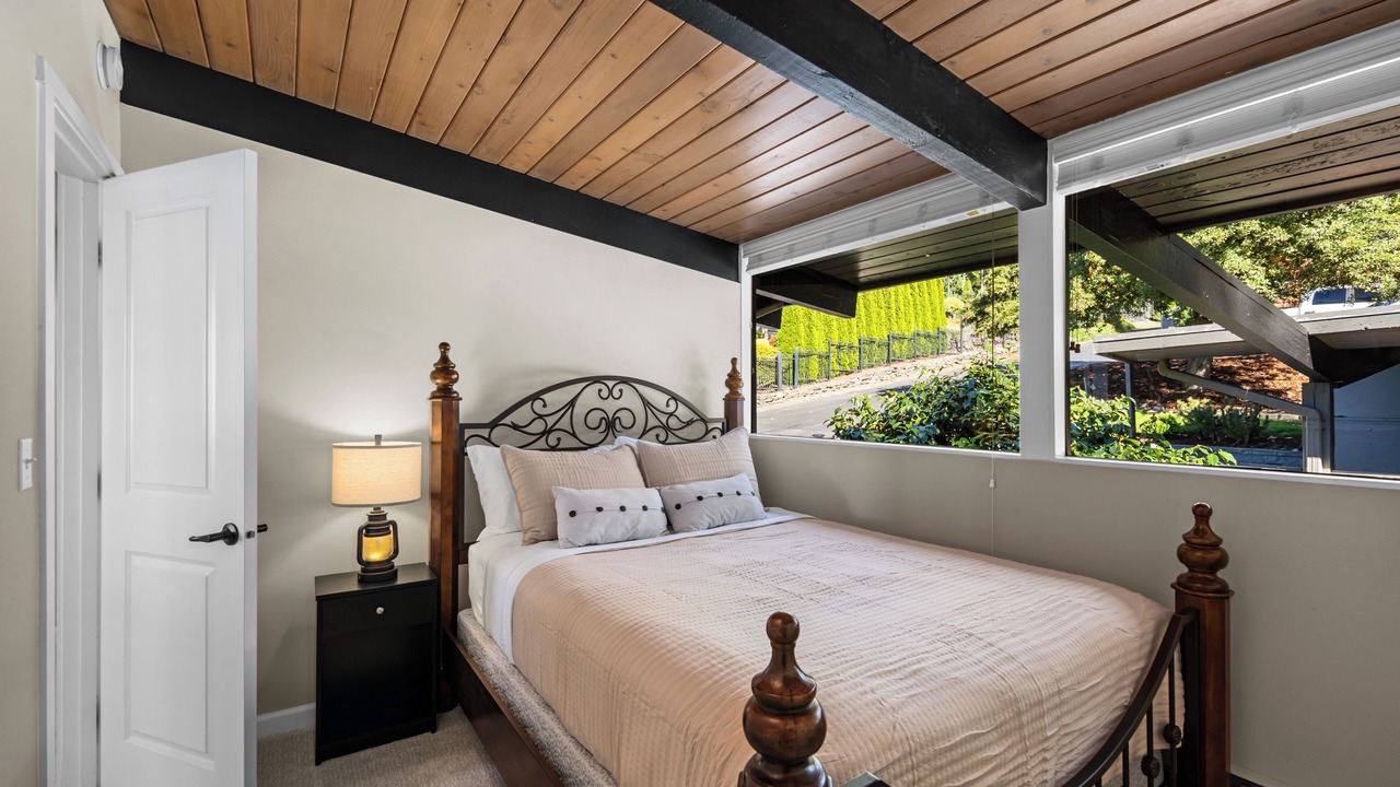 Photo of Bedroom in Des Moines