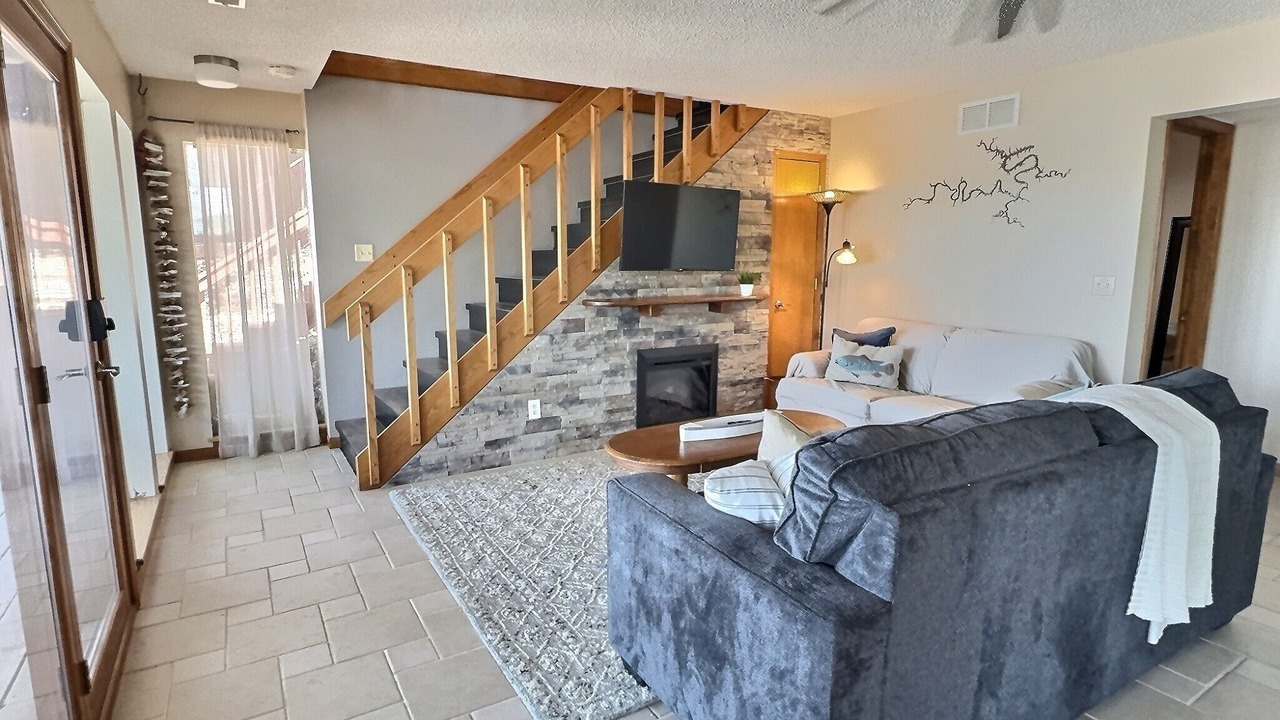 Photo of Livingroom in Camdenton
