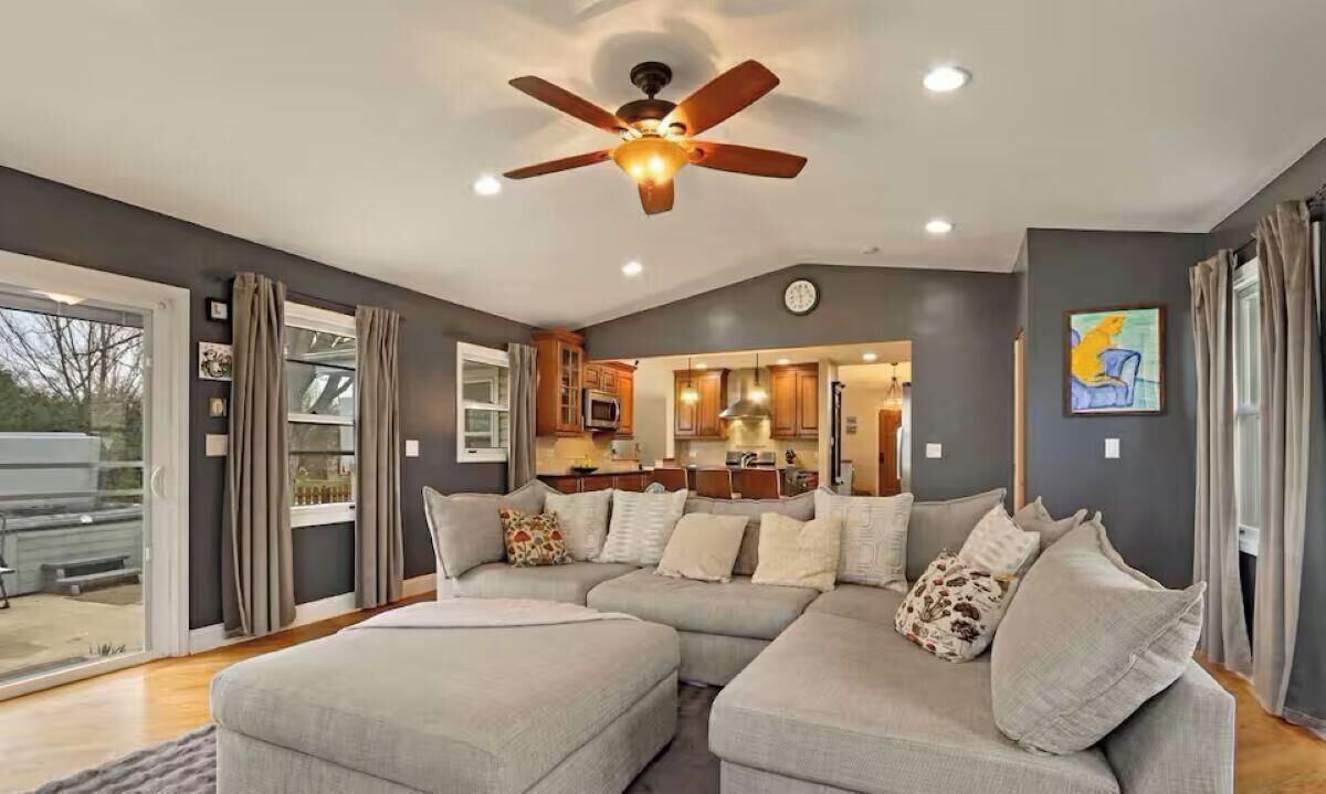 Photo of Livingroom in Carol Stream