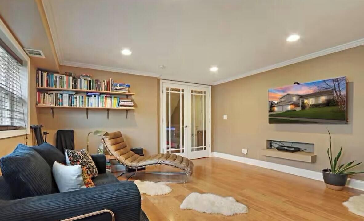 Photo of Livingroom in Carol Stream