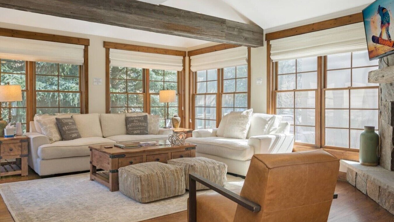 Photo of Livingroom in Avon