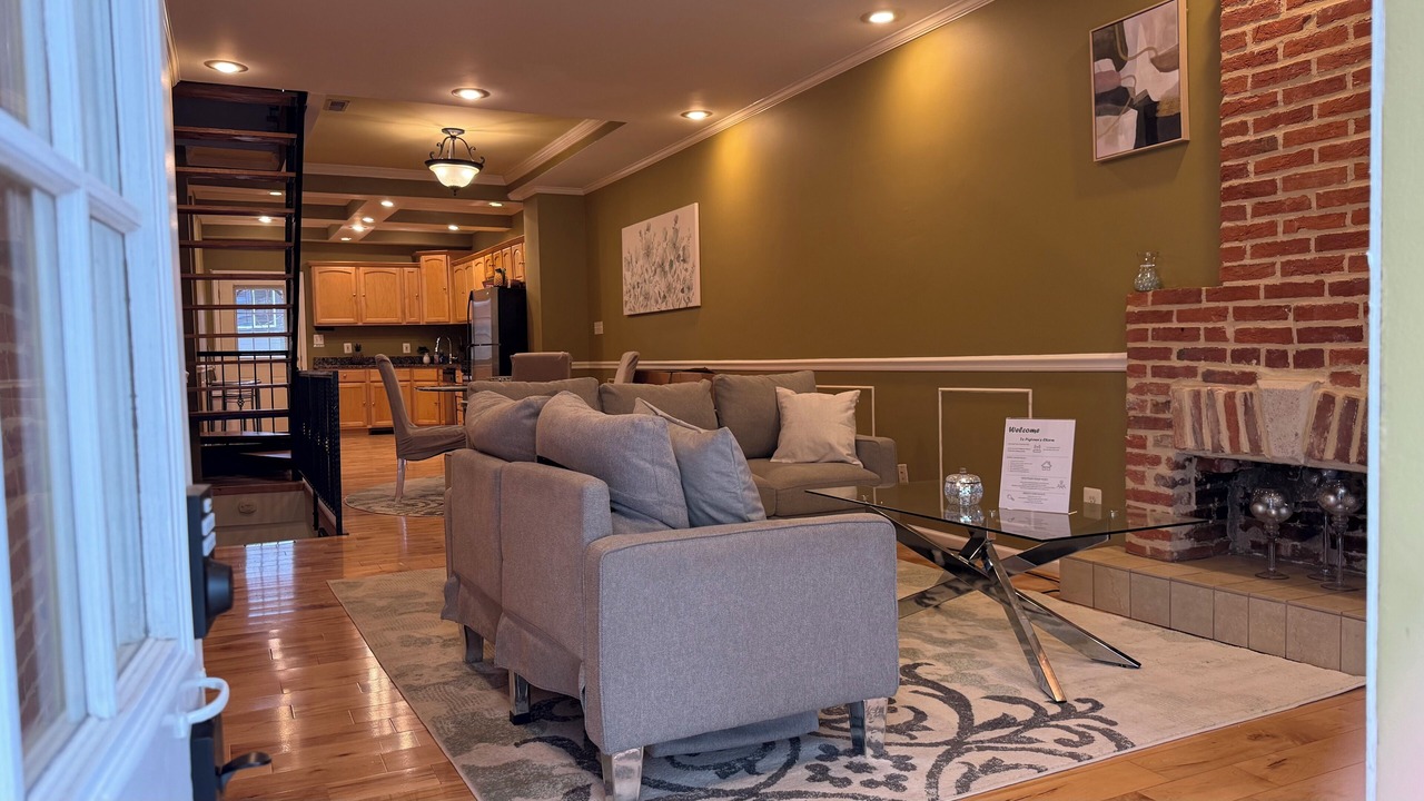 Photo of Livingroom in Downtown Baltimore