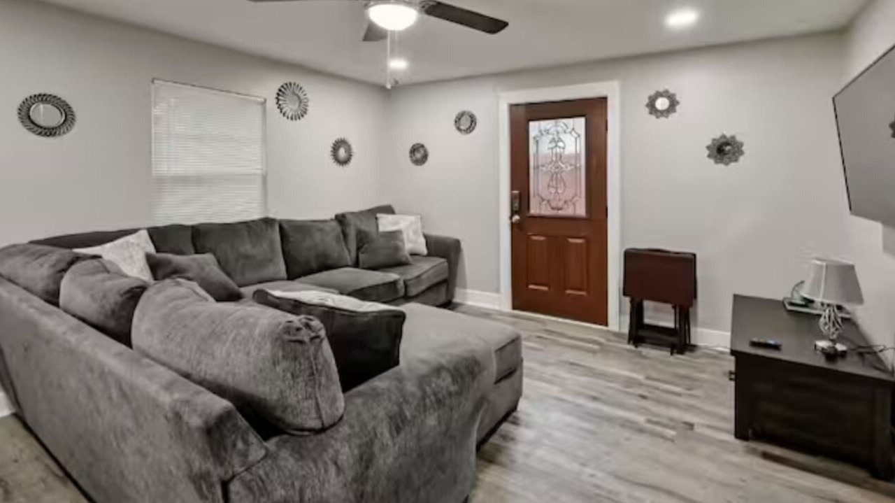 Photo of Livingroom in Central Arlington