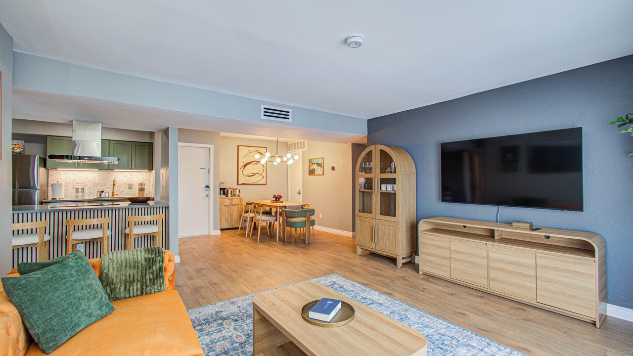 Photo of Livingroom in South Main