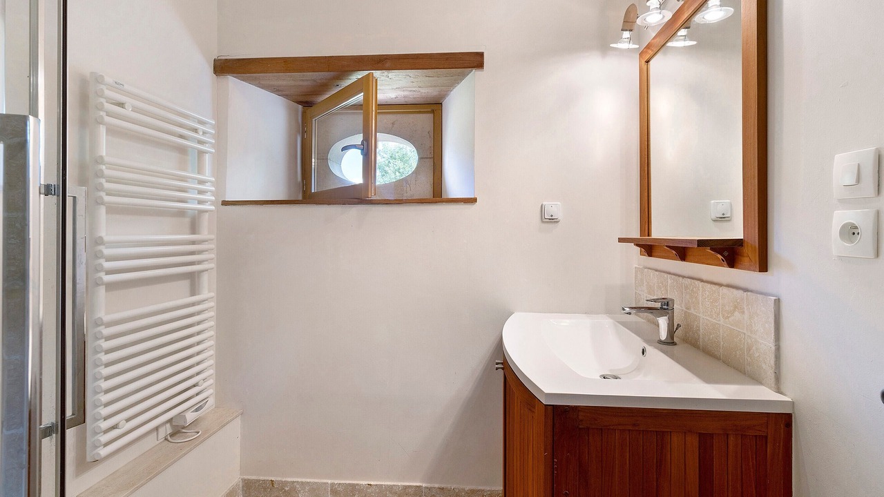 Photo of Bathroom in Vanxains