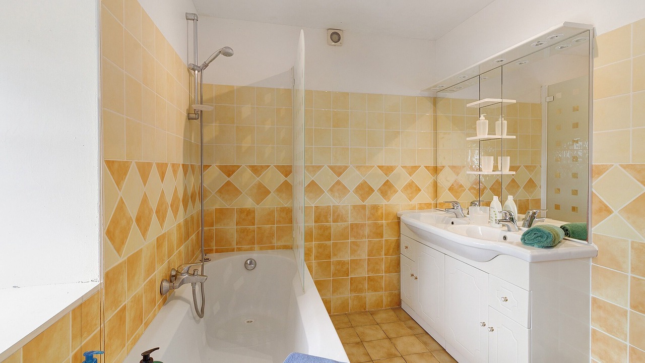 Photo of Bathroom in Vanxains