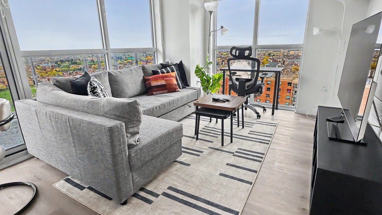 Photo of Livingroom in Hurontario