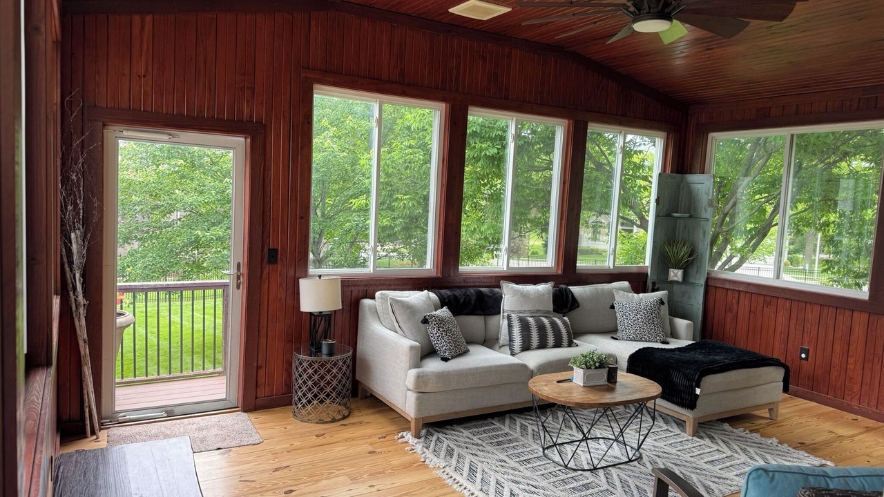 Photo of Livingroom in Lenexa