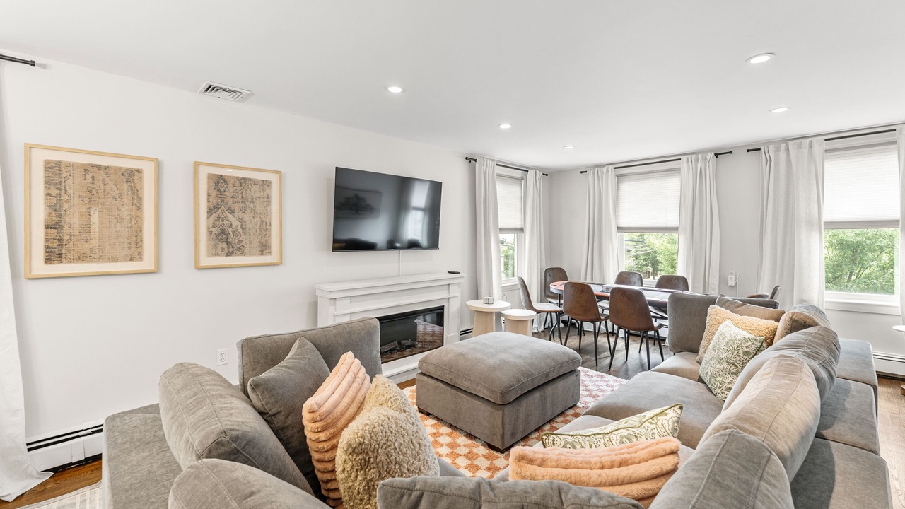Photo of Livingroom in Winter Hill
