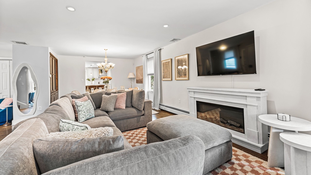 Photo of Livingroom in Winter Hill