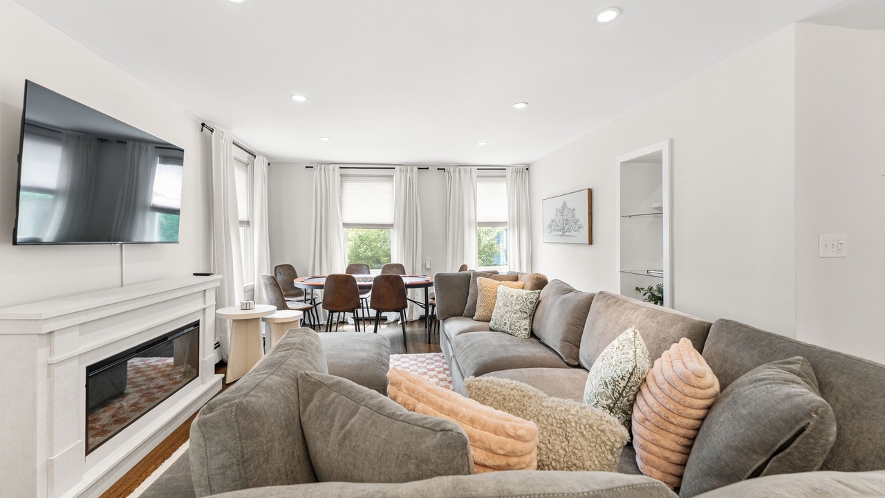 Photo of Livingroom in Winter Hill