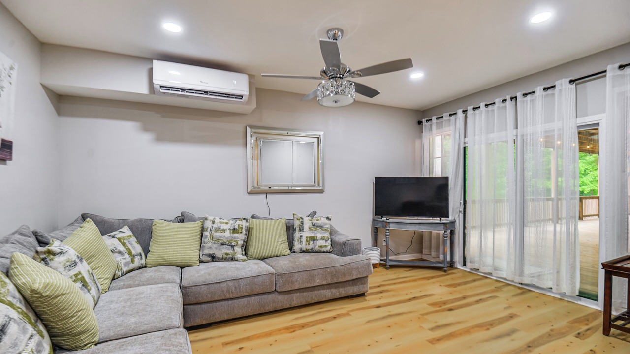 Photo of Livingroom in Banks County
