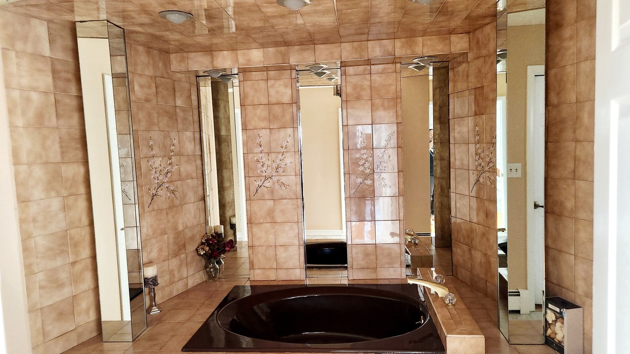 Photo of Bathroom in Bay Shore