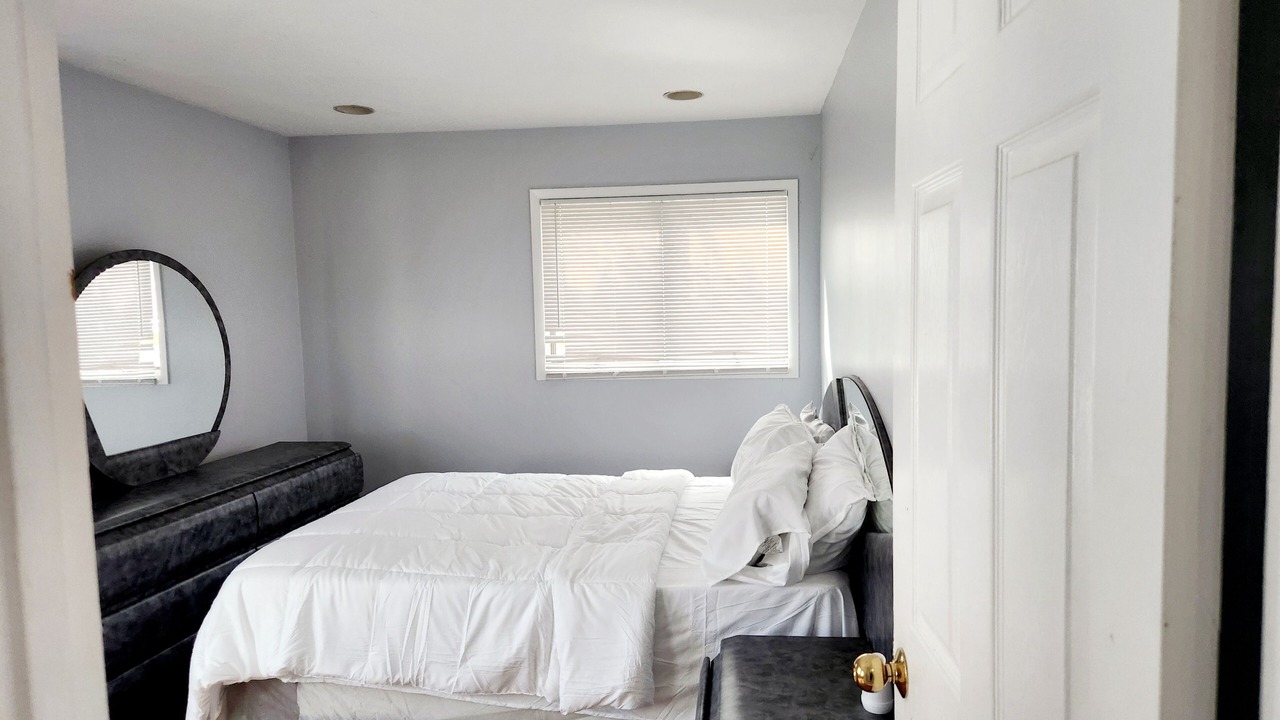 Photo of Bedroom in Bay Shore