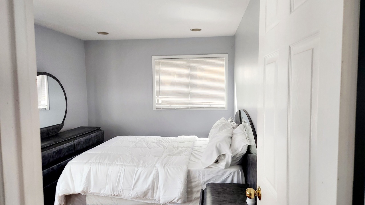Photo of Bedroom in Bay Shore