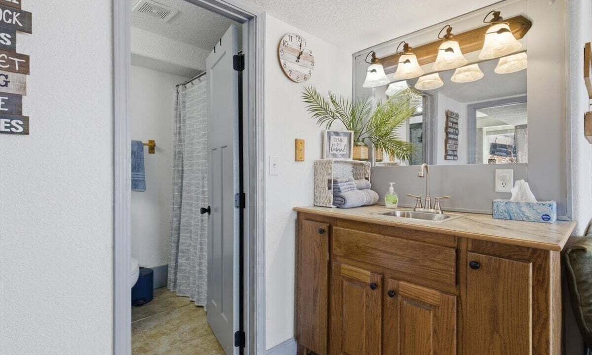 Photo of Bathroom in Roach