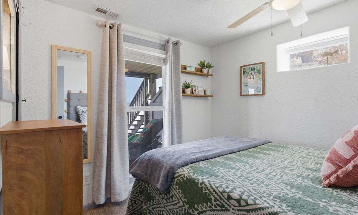 Photo of Bedroom in Roach