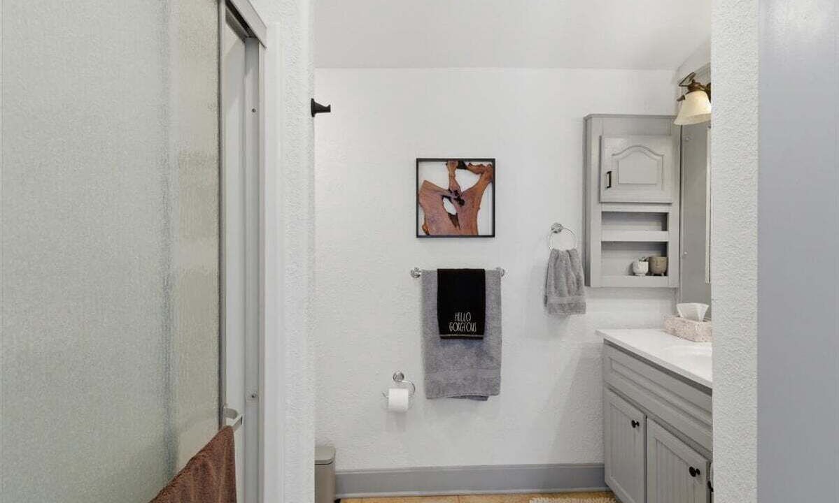 Photo of Bathroom in Roach