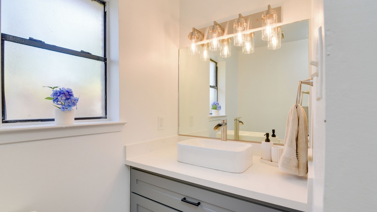 Photo of Bathroom in Pointblank