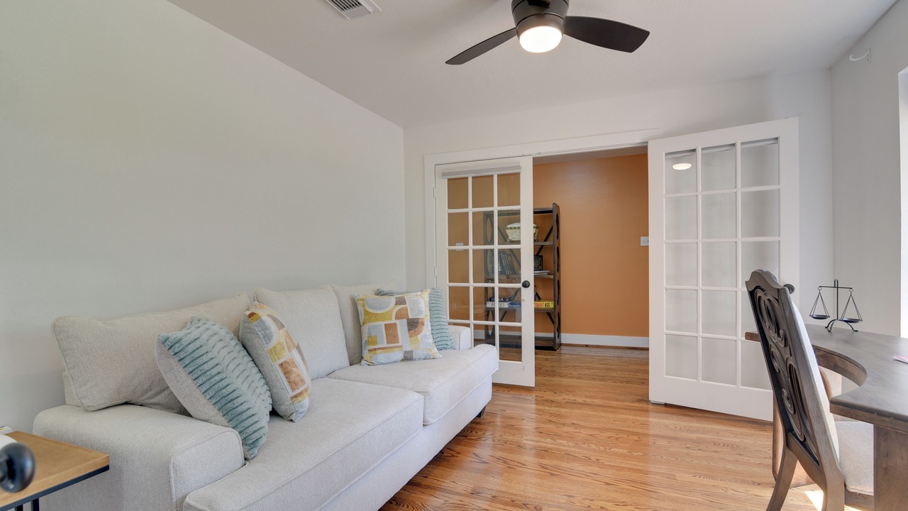 Photo of Livingroom in Pointblank