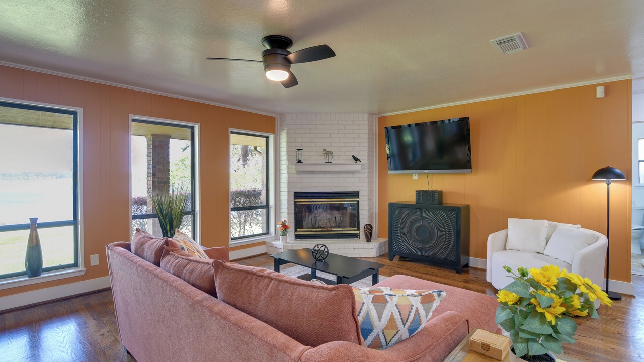 Photo of Livingroom in Pointblank