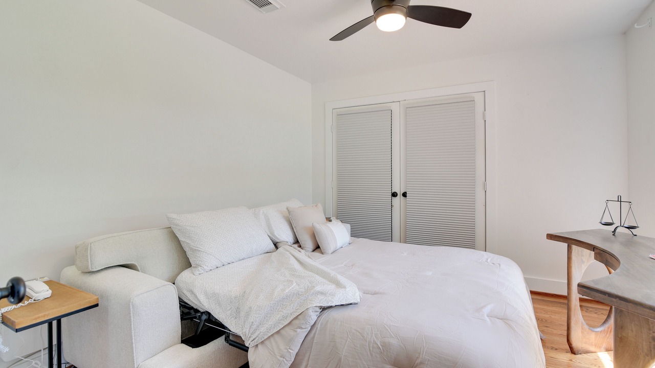 Photo of Bedroom in Pointblank