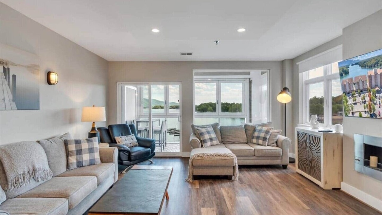 Photo of Livingroom in Smith Mountain Lake