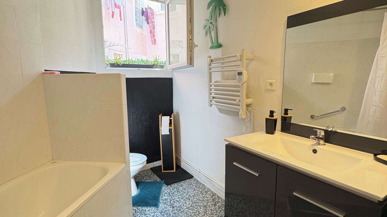 Photo of Bathroom in Lamalou-les-Bains
