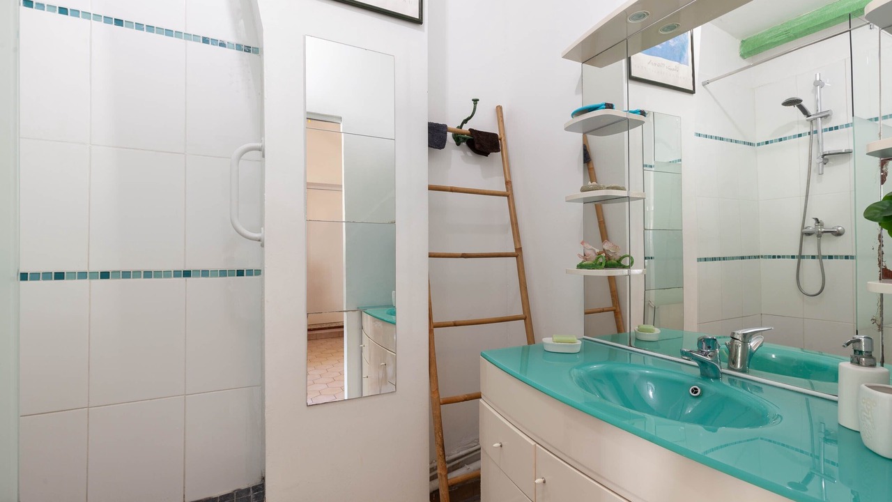 Photo of Bathroom in Les Cinq Avenues