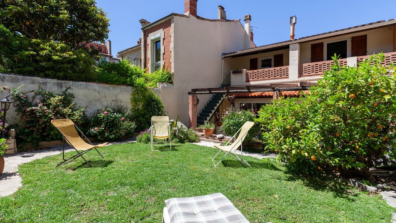 Photo of Outdoor in Les Cinq Avenues