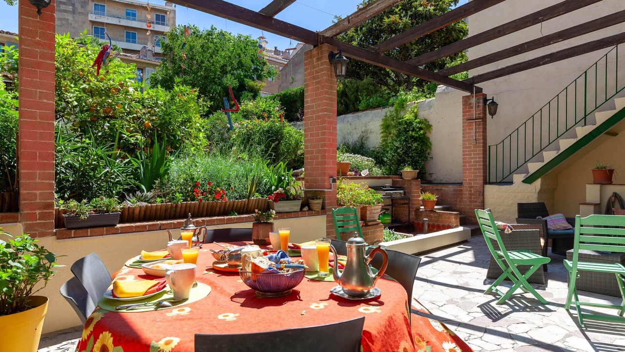Photo of Outdoor in Les Cinq Avenues