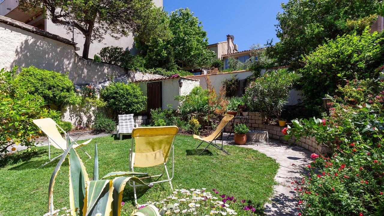 Photo of Outdoor in Les Cinq Avenues