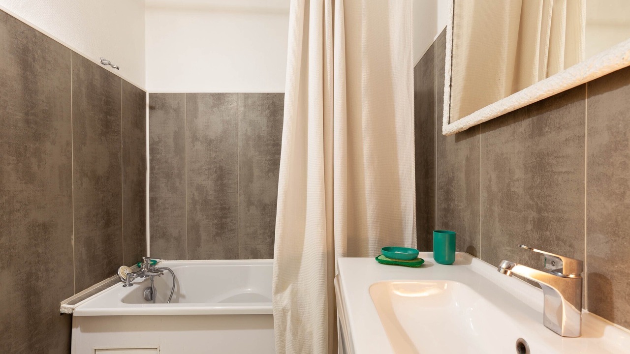 Photo of Bathroom in Les Cinq Avenues