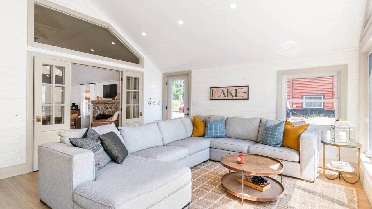Photo of Livingroom in Long Point