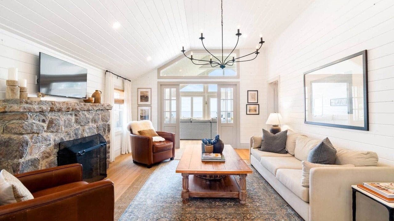 Photo of Livingroom in Long Point