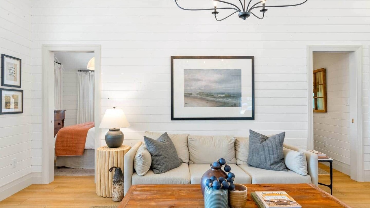 Photo of Livingroom in Long Point
