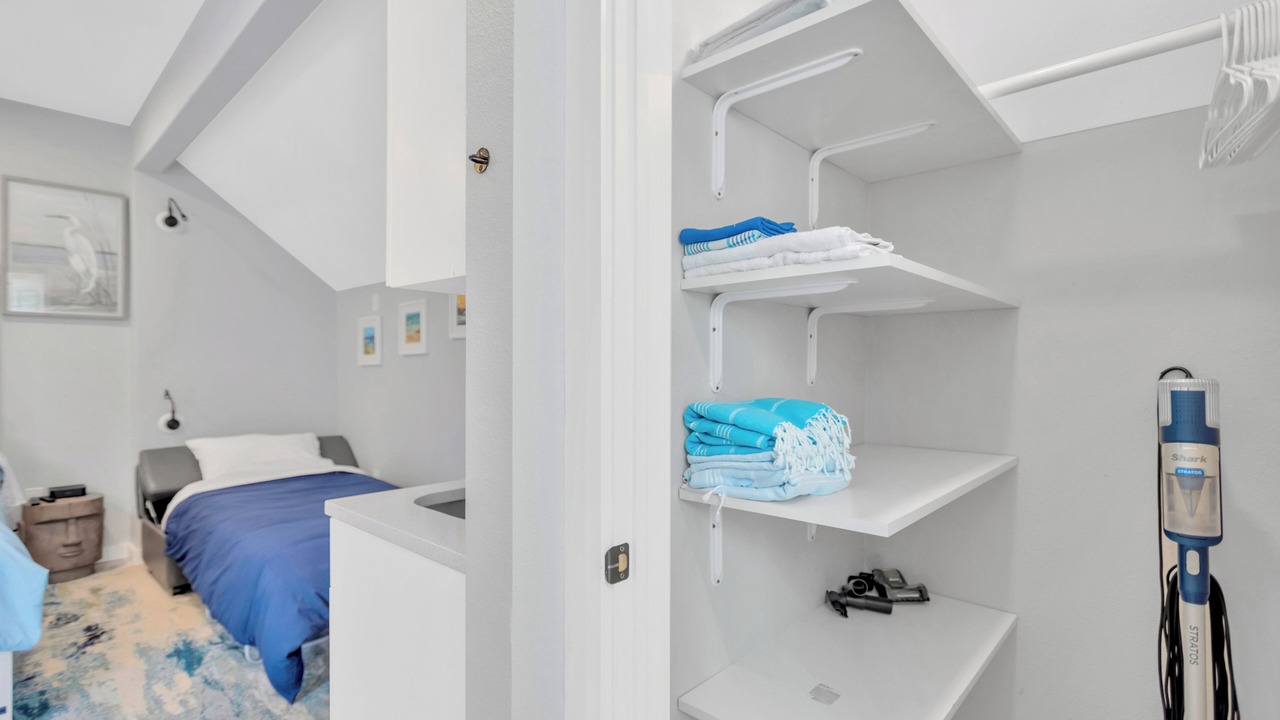 Photo of Bedroom in Capri Isle