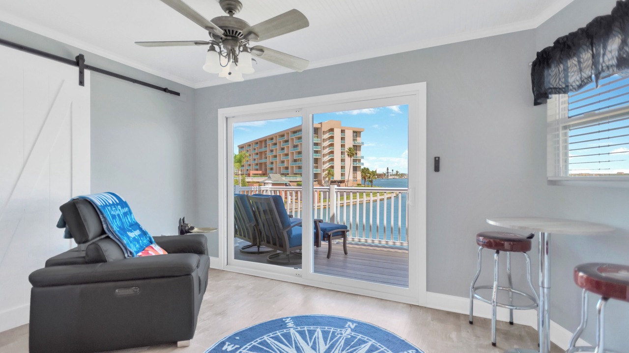 Photo of Livingroom in Capri Isle