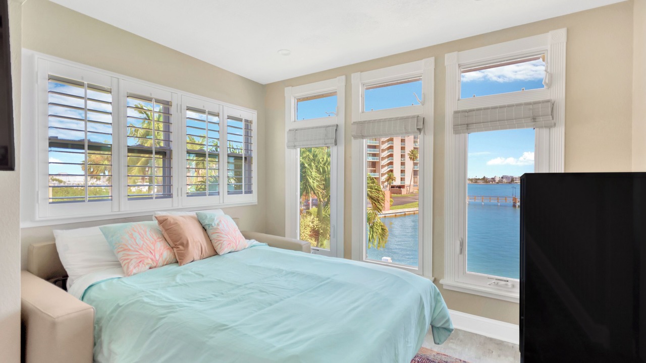 Photo of Bedroom in Capri Isle