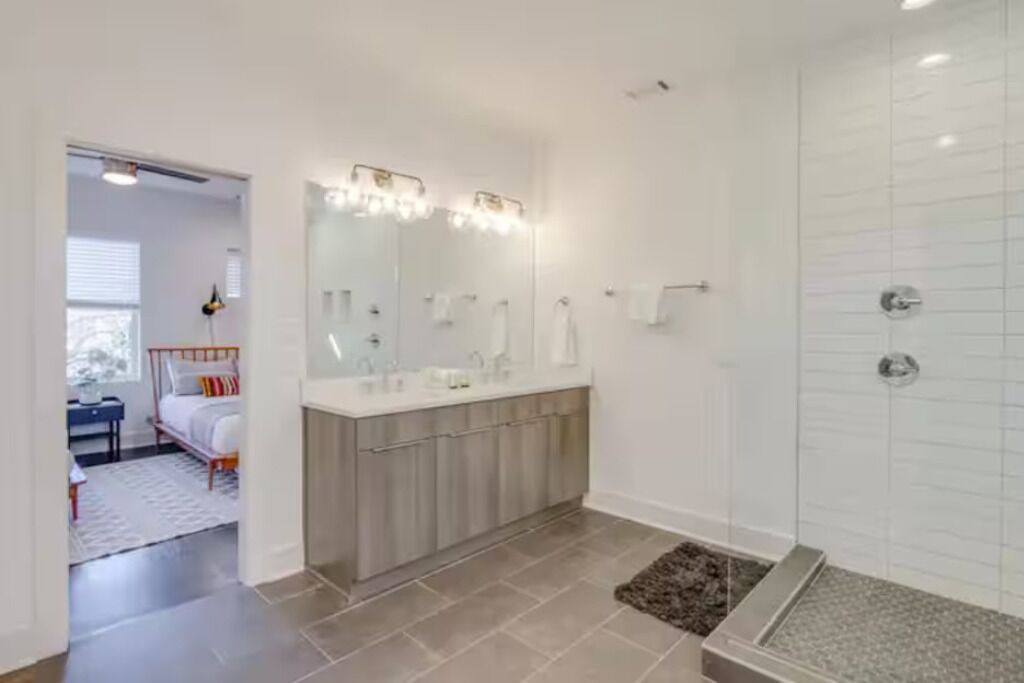 Photo of Bathroom in Maxwell