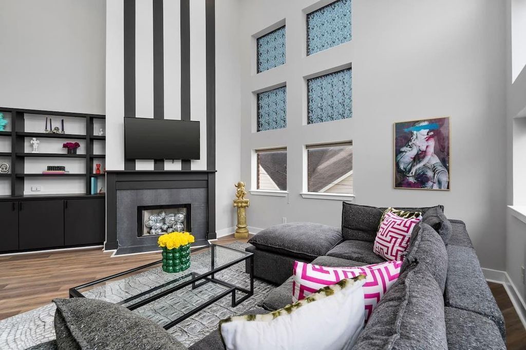 Photo of Livingroom in Willow Meadows/Willowbend Area