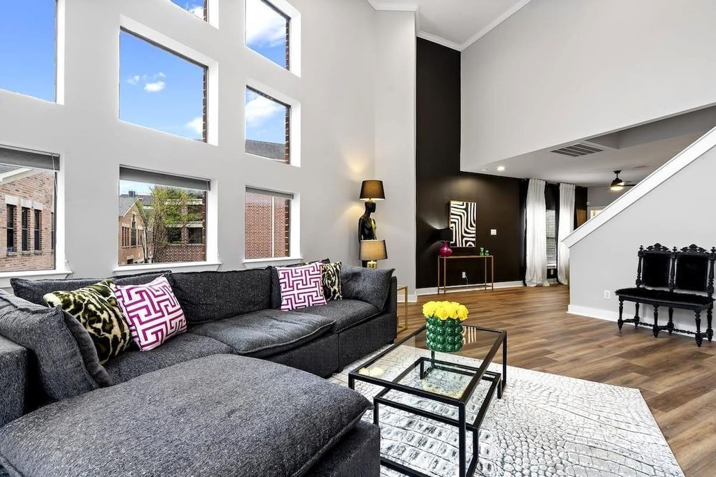 Photo of Livingroom in Willow Meadows/Willowbend Area