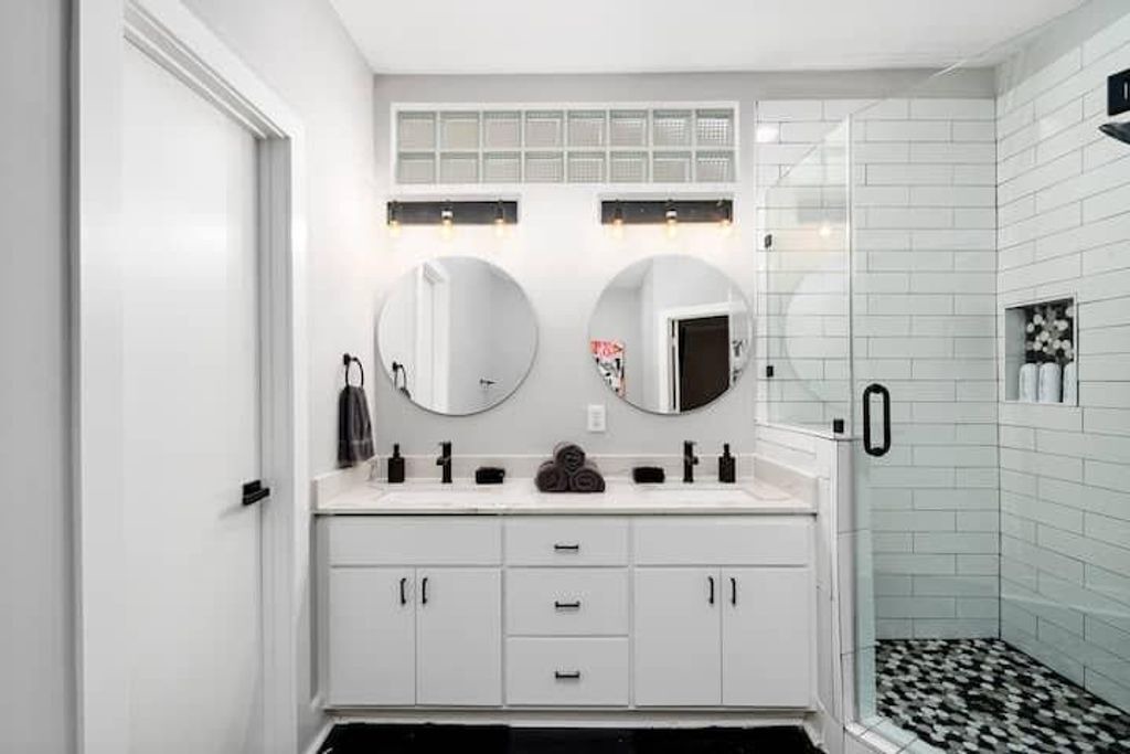 Photo of Bathroom in Willow Meadows/Willowbend Area