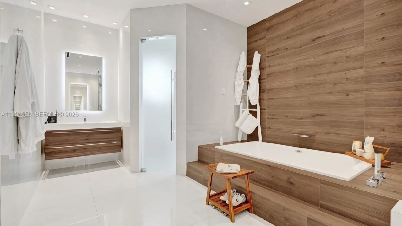 Photo of Bathroom in Tamiami