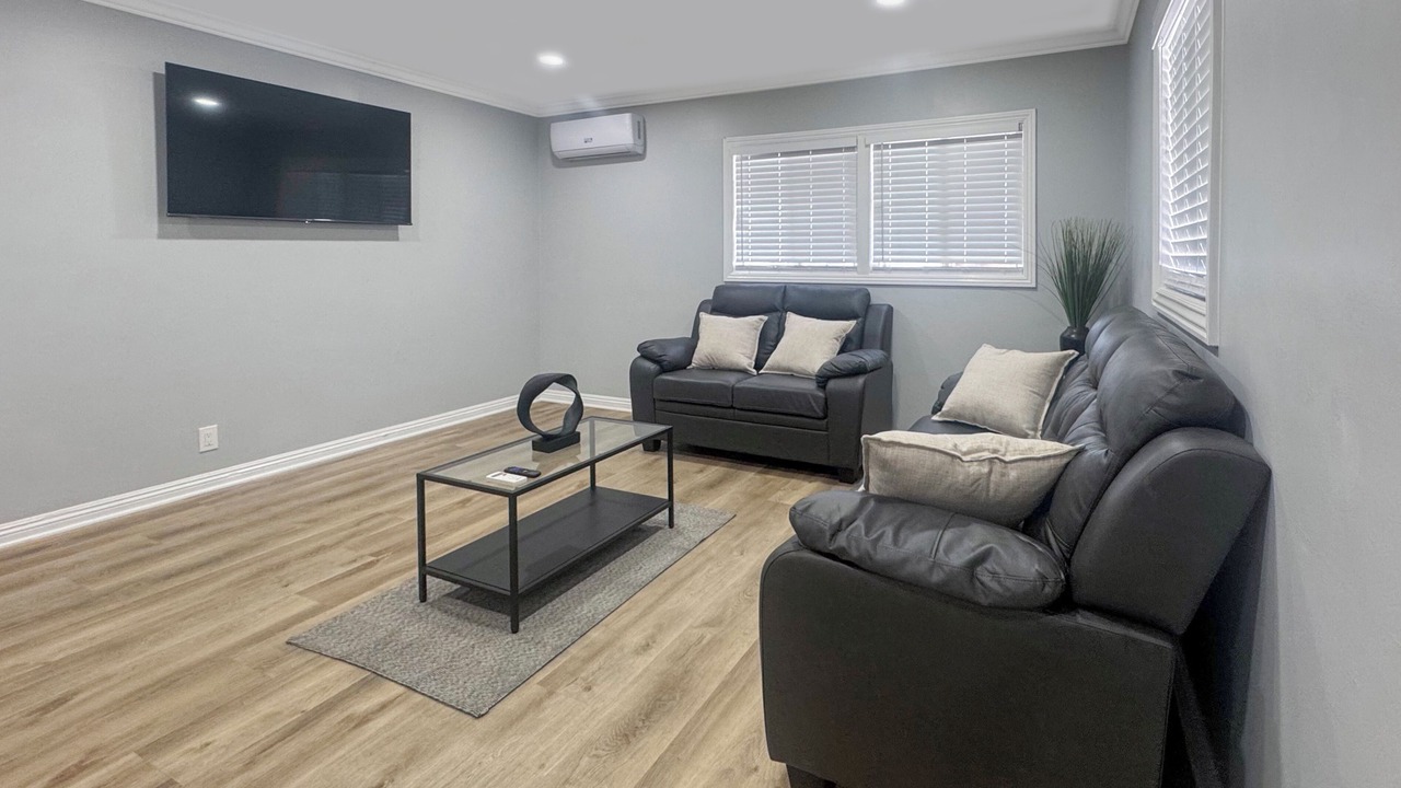 Photo of Livingroom in Compton