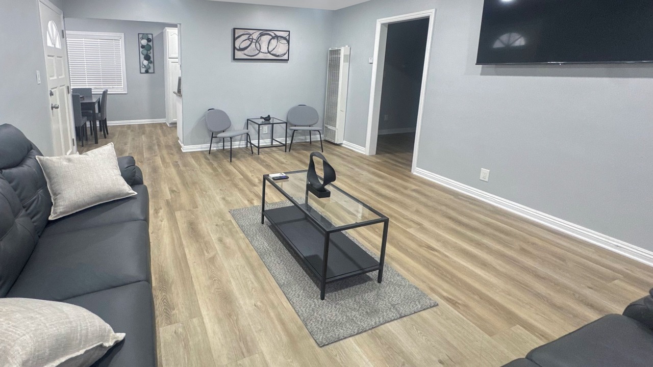 Photo of Livingroom in Compton