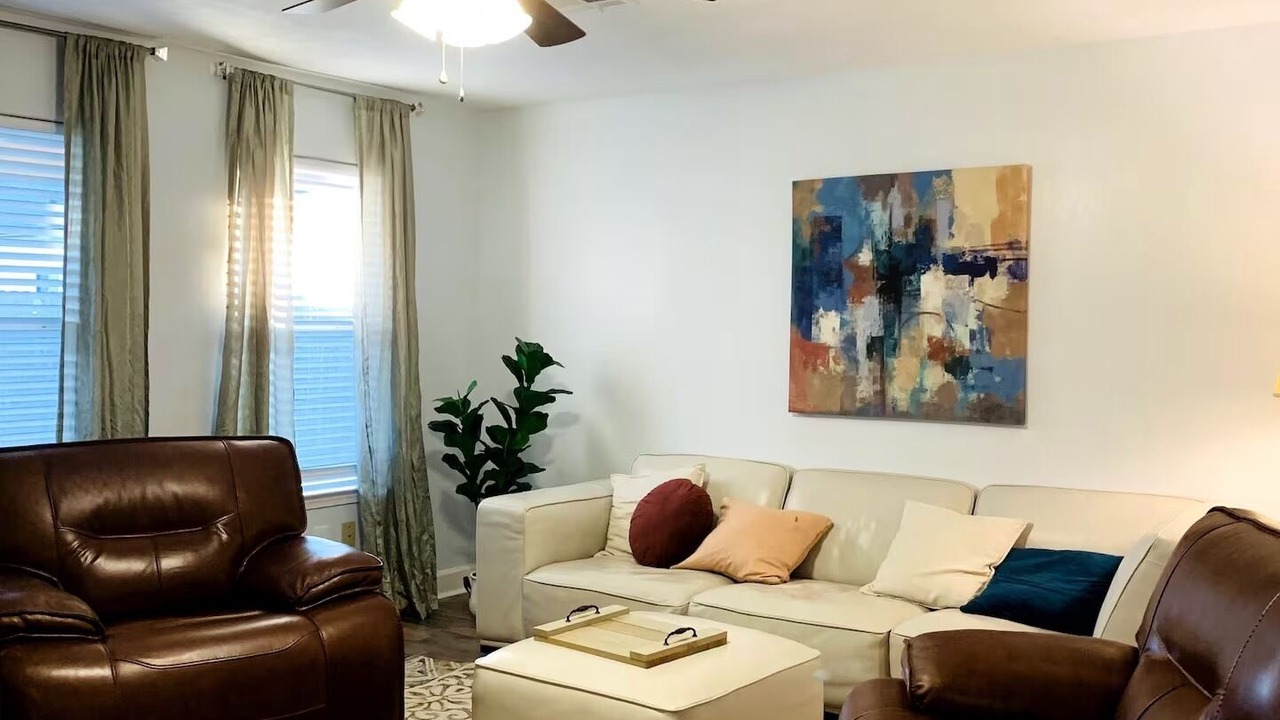 Photo of Livingroom in McNair