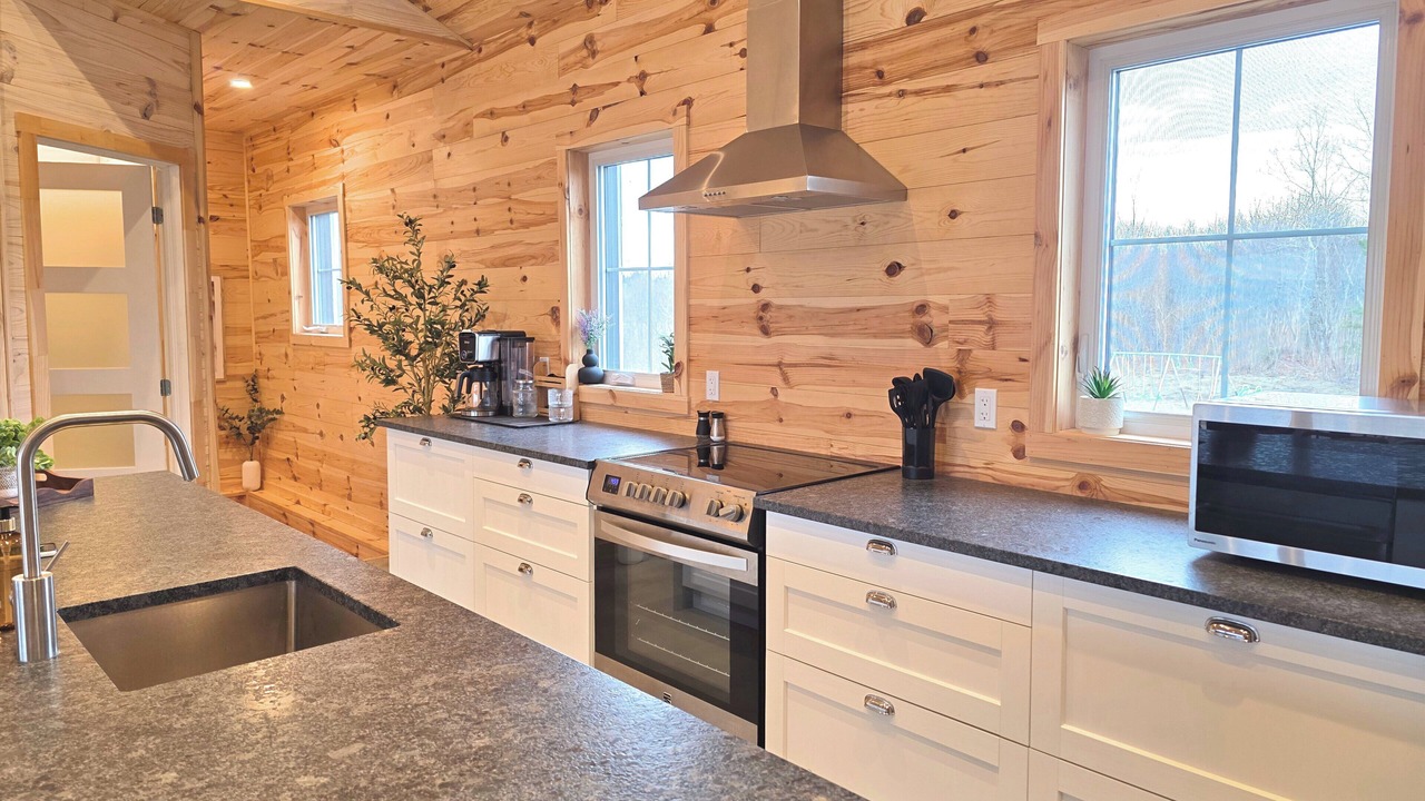 Photo of Kitchen in Saint-Roch-des-Aulnaies