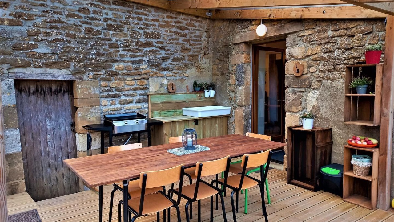 Photo of Outdoor in Singly